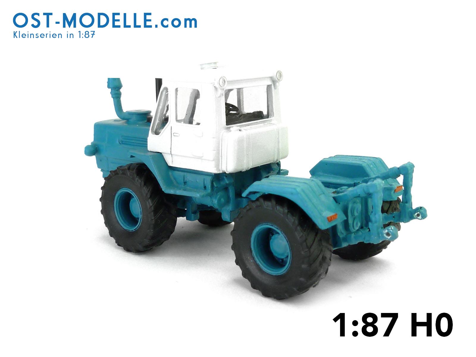 Traktor T150-K turkisblau weiß